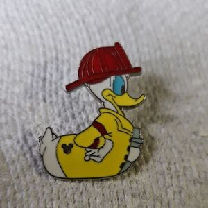 Disney Pin Donald Duck Duck Series Firefighter Pin